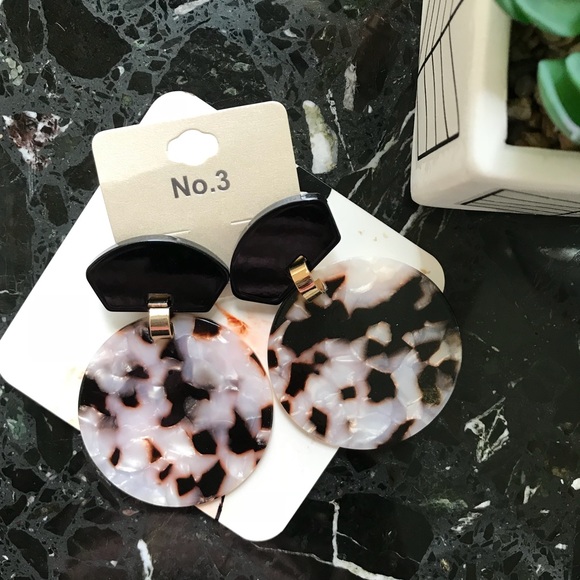 Geometric Tortoise Acrylic Dangle Earrings - Picture 3 of 3
